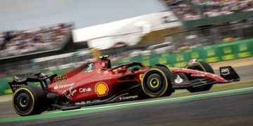 ¡Histórica primera victoria en la F1 de Sainz, con Checo de segundo en Silverstone!