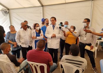 Ministro de Salud Daniel Rivera pide a población no descuidarse del covid