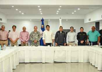 Ministro David Collado encabeza reunión con los jefes de la Policía, la Armada y la DNCD