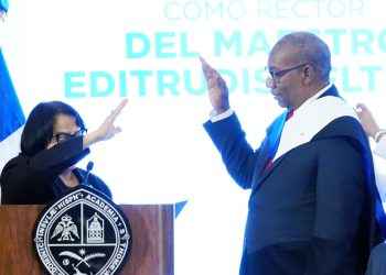 Editrudis Beltrán Crisóstomo toma juramento como rector de la UASD y promete profunda transformación de la Academia