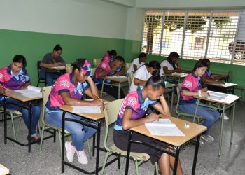 Orden, puntualidad y asistencia masiva a pruebas nacionales en Santiago