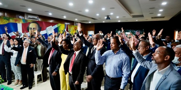 Fuerza del Pueblo juramenta Secretaría de Estudios Sociales
