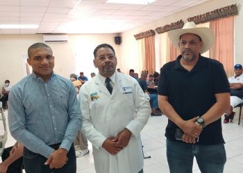 Fundación Ramiro Garcia, alcalde Santiago Riverón y periodista Vargavila Riverón realizan operativo médico visual en Dajabón