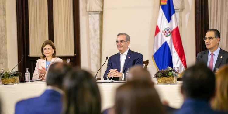 Gobierno eleva a 2 millones de pesos cobertura para afiliados de SeNaSa por enfermedades catastróficas