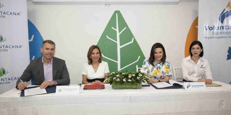 Grupo Puntacana y Voluntariado Banreservas firman acuerdo estratégico para acciones de responsabilidad social y medioambiental