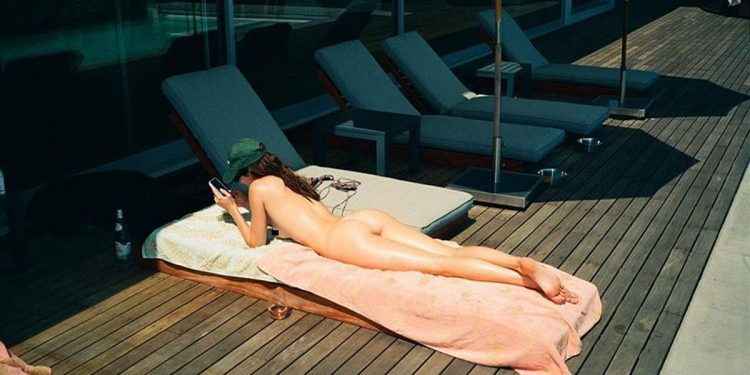 Kendall Jenner publica foto completamente desnuda y miren las redes