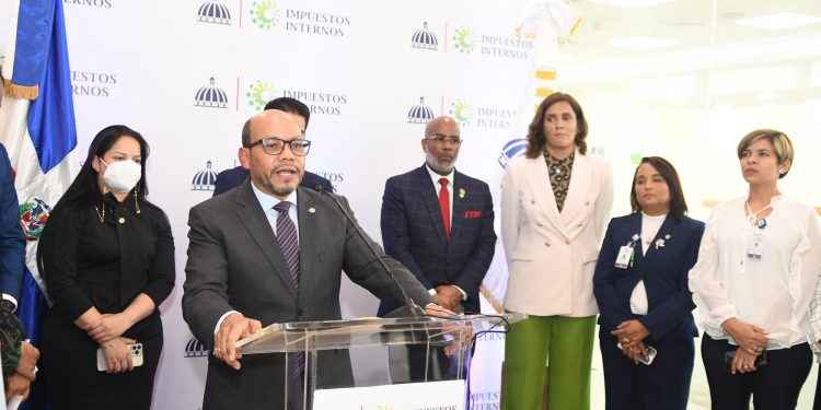 DGII inaugura nuevas oficinas de la Administración LocalLos Próceres en Galería 360
