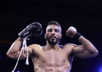 Prospecto de boxeo dominicano Oscar García ascendió su récord invicto profesional con KO técnico