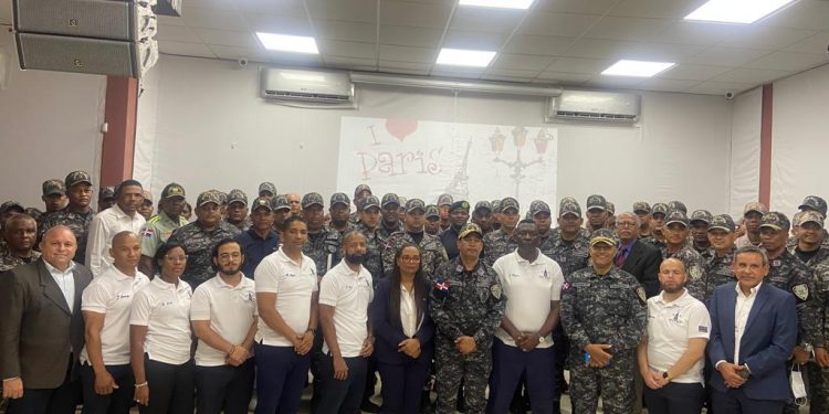 La PN dio inicio del curso taller «Policía Moderna», para capacitar oficiales, clases, alistados y  subalternos en Santiago
