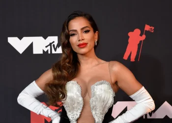Anitta se recupera de operación de endometriosis, que califica como «película de terror»