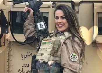 La modelo, actriz y francotiradora brasileña Thalita do Valle murió durante un bombardeo en Ucrania