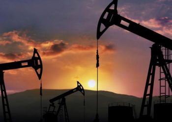 El petróleo de Texas baja un 7.9 % y cierra en 95.84 dólares el barril