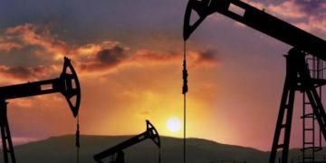 El petróleo de Texas baja un 7.9 % y cierra en 95.84 dólares el barril