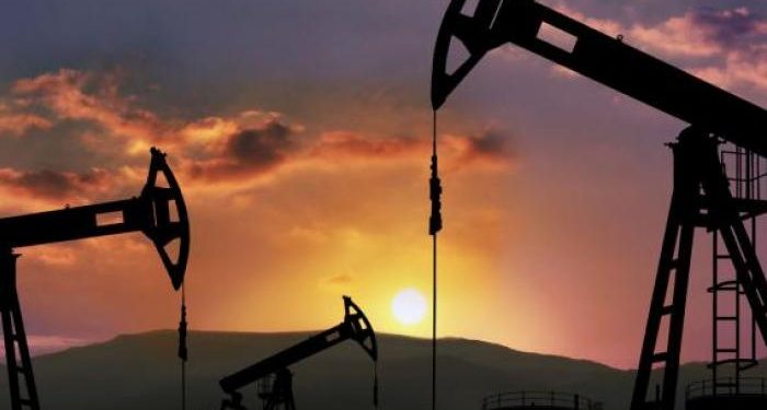 El petróleo de Texas baja un 7.9 % y cierra en 95.84 dólares el barril
