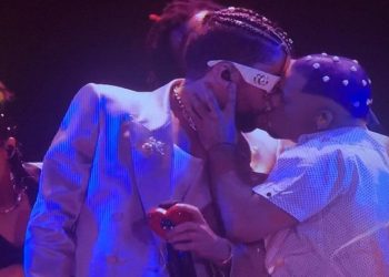 Besar personas del mismo sexo, nueva moda de los artistas