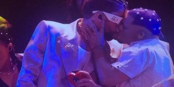 Besar personas del mismo sexo, nueva moda de los artistas