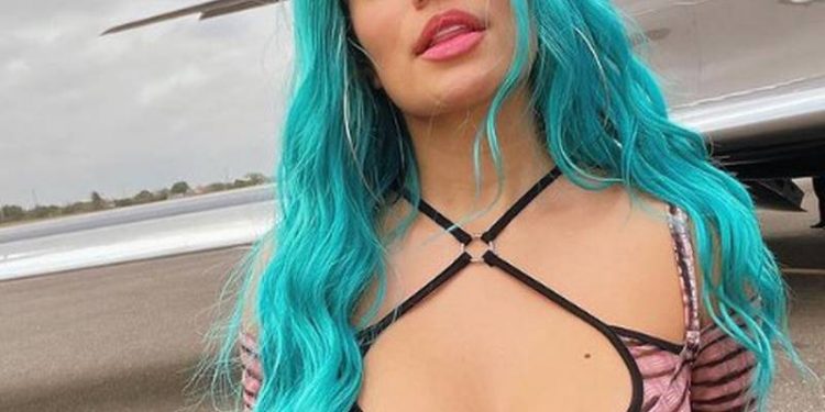 Karol G cierra la etapa del pelo azul con la gira de sus sueños
