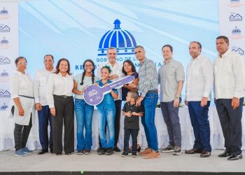 Presidente Abinader entrega 300 nuevos apartamentos de primera etapa del Plan Mi Vivienda-Hato Nuevo