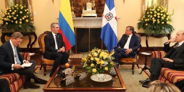 Presidente Abinader y Gustavo Petro se reúnen antes de la toma de posesión