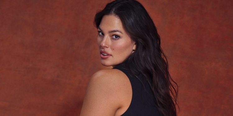 Ashley Graham vuelve a posar desnuda en redes