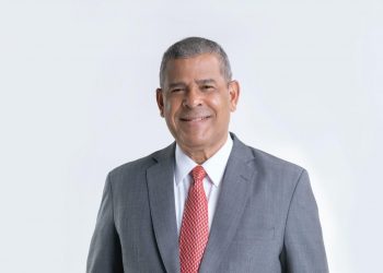 Ministro de Administración Pública dice que los titulares de los órganos del gobierno central mantienen los mismos salarios