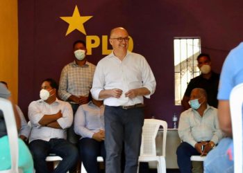 Domínguez Brito deja abierta posibilidad cualquiera de los aspirantes sea su vice