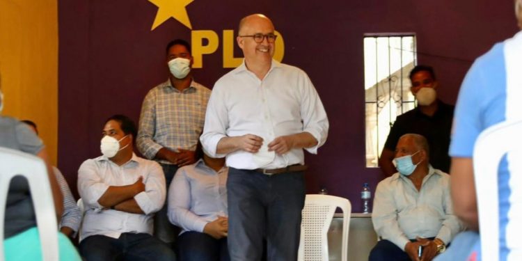 Domínguez Brito deja abierta posibilidad cualquiera de los aspirantes sea su vice