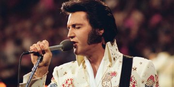 Elvis Presley, a 45 años de su muerte: soledad, comida en exceso y un cuerpo destrozado