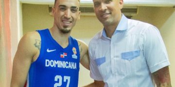 Leyenda del baloncesto Francisco García muestra respaldo al equipo de la selección nacional y pasa la antorcha a Chris Duarte