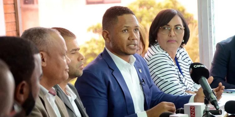 Regidores del PRM explican porqué negaron préstamo de más RD$100 millones al alcalde Abel Martínez