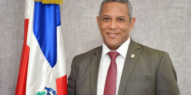 Vocero senadores PRM Franklin Romero defiende discurso presidente Abinader