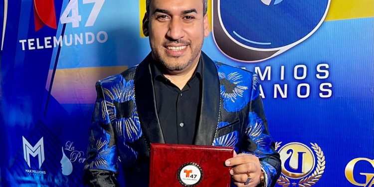 Jean Carlos Sánchez recibe distinción Premios Urbanos