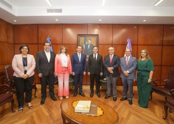 MICM entrega a Suprema Corte de Justicia el Reglamento de aplicación de la Ley 17-19 y destaca avances de lucha contra el comercio ilícito