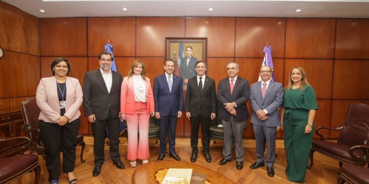 MICM entrega a Suprema Corte de Justicia el Reglamento de aplicación de la Ley 17-19 y destaca avances de lucha contra el comercio ilícito