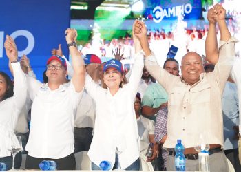 Más Cambio hace historia, miles de personas piden la reelección en Santo Domingo Oeste