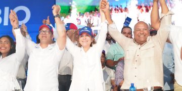 Más Cambio hace historia, miles de personas piden la reelección en Santo Domingo Oeste