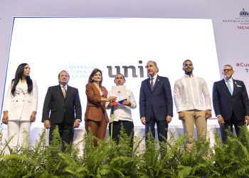 Mescyt otorga 10 mil becas nacionales e internacionales