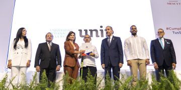 Mescyt otorga 10 mil becas nacionales e internacionales