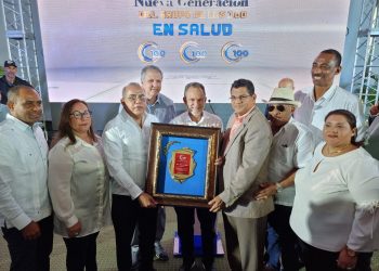 Movimiento Grupo de Los 100 reconoce a Plutarco Arias por ser exaltado a Maestro de la Medicina