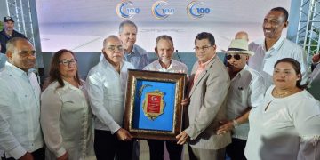 Movimiento Grupo de Los 100 reconoce a Plutarco Arias por ser exaltado a Maestro de la Medicina