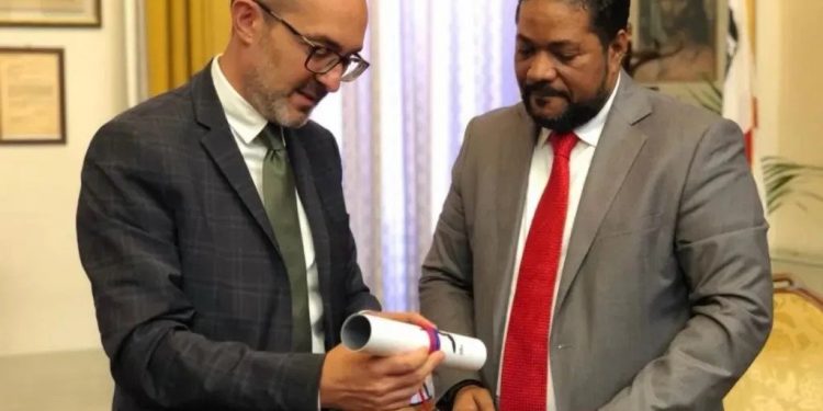 Alcalde Paolo Truzzu se reunió con el cónsul general dominicano en Génova, Nelson Carela