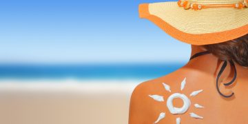Estos son los pros y contras de los filtros solares físicos y químicos