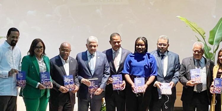 Valentín publica libro sobre los movimientos sociales en RD