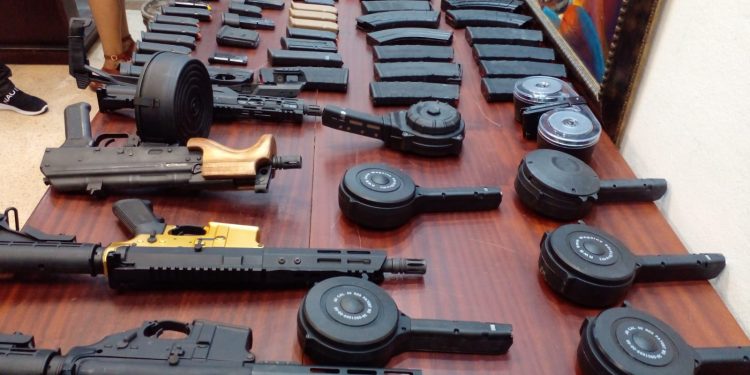 Ministerio Público solicita prisión preventiva para imputados por tráfico de armas del caso KAF