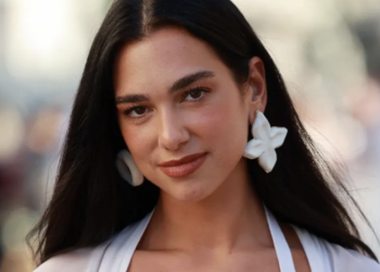 Dua Lipa y el vestido de novia con transparencias