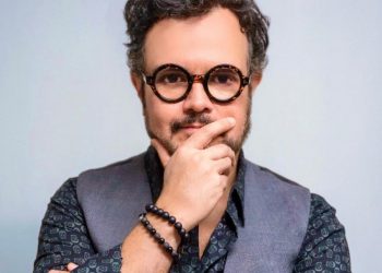 Alex Syntek criticado por reconocer que le gustan las mujeres al natural
