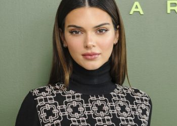 Kendall enseña la ropa interior en su último look
