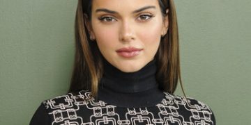 Kendall enseña la ropa interior en su último look