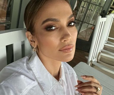 JLo se une a fundación para ayudar a Puerto Rico y RD