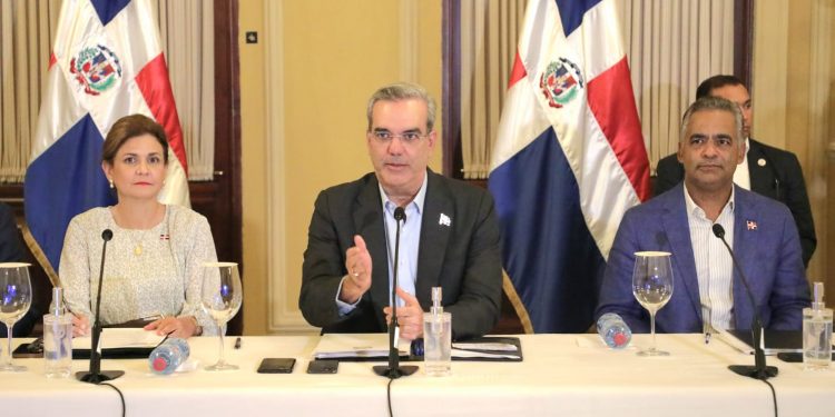 Gobierno garantiza está preparado ante eventual paso de tormenta Fiona